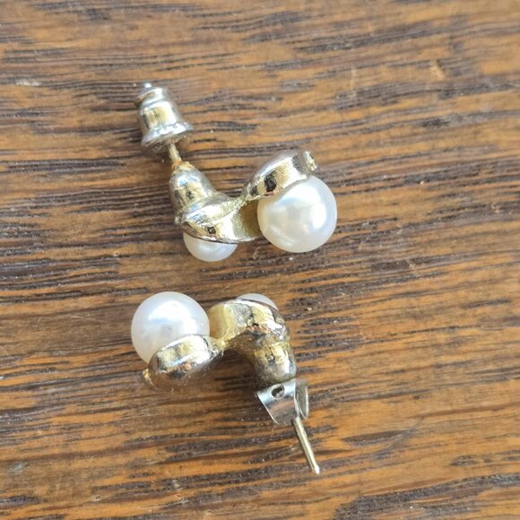 S curve double faux pearl stud earrings - Picture 7 of 7